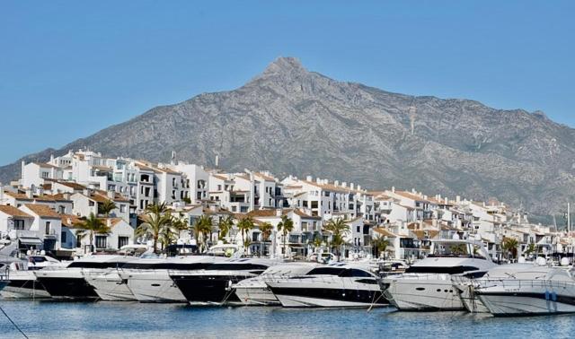 Marbella Lovely 3-Bedroom Apartment 350 M Walk To The Beach Exterior foto